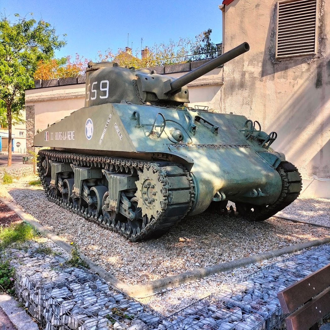 Sherman Tank 559 - Bourg-La-Reine 1